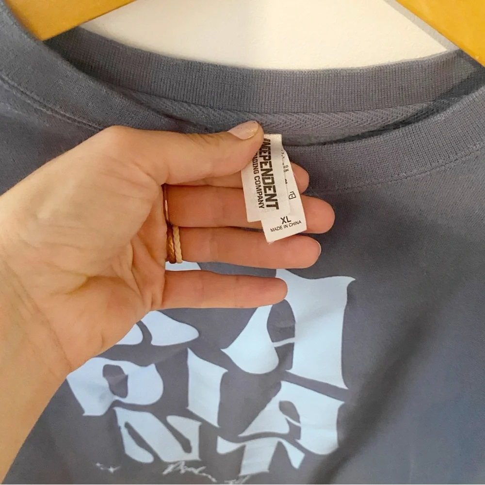 Radiant Blue Sweatshirt - Picture 3 of 6
